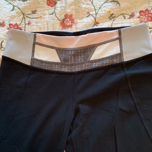Lululemon spandex crop pants, size 8 - Picture 4 of 4